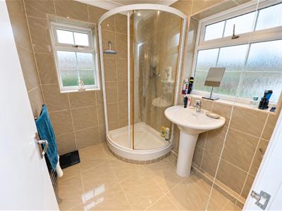 EN-SUITE SHOWER ROOM